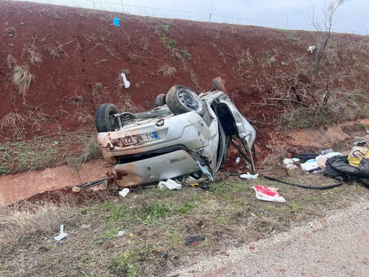 Yoldan çıkan otomobil takla attı: 4 yaralı