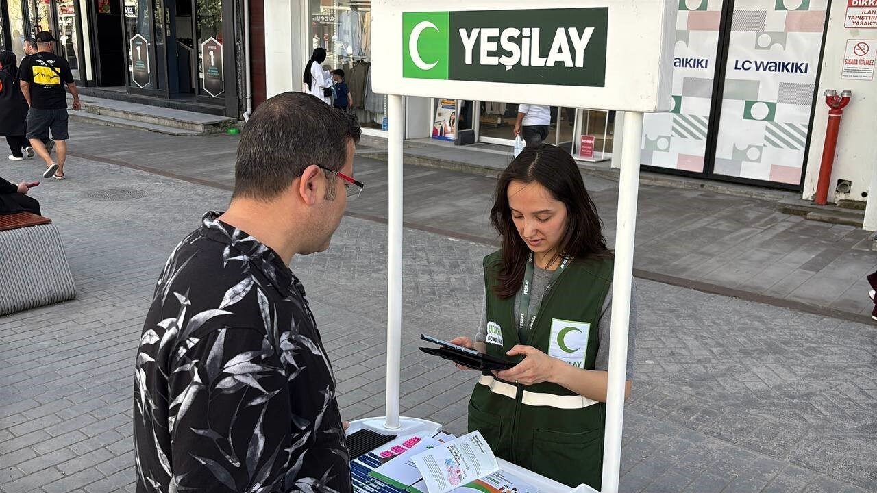 Yoldan geçen vatandaşlara bağımlılık testi