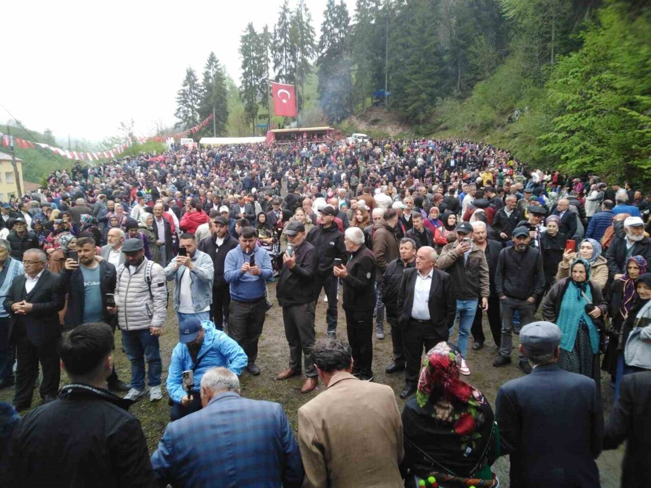 "Acısu Hıdırellez Kültür ve Bahar Bayramı Şenliği" yağmur altında yapıldı