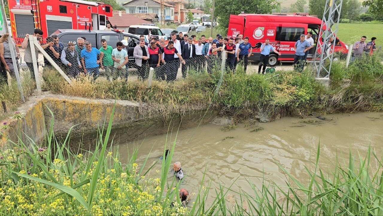 Amasya’da sulama kanalına düştüğü ihbar edilen çocuk için ekipler seferber oldu