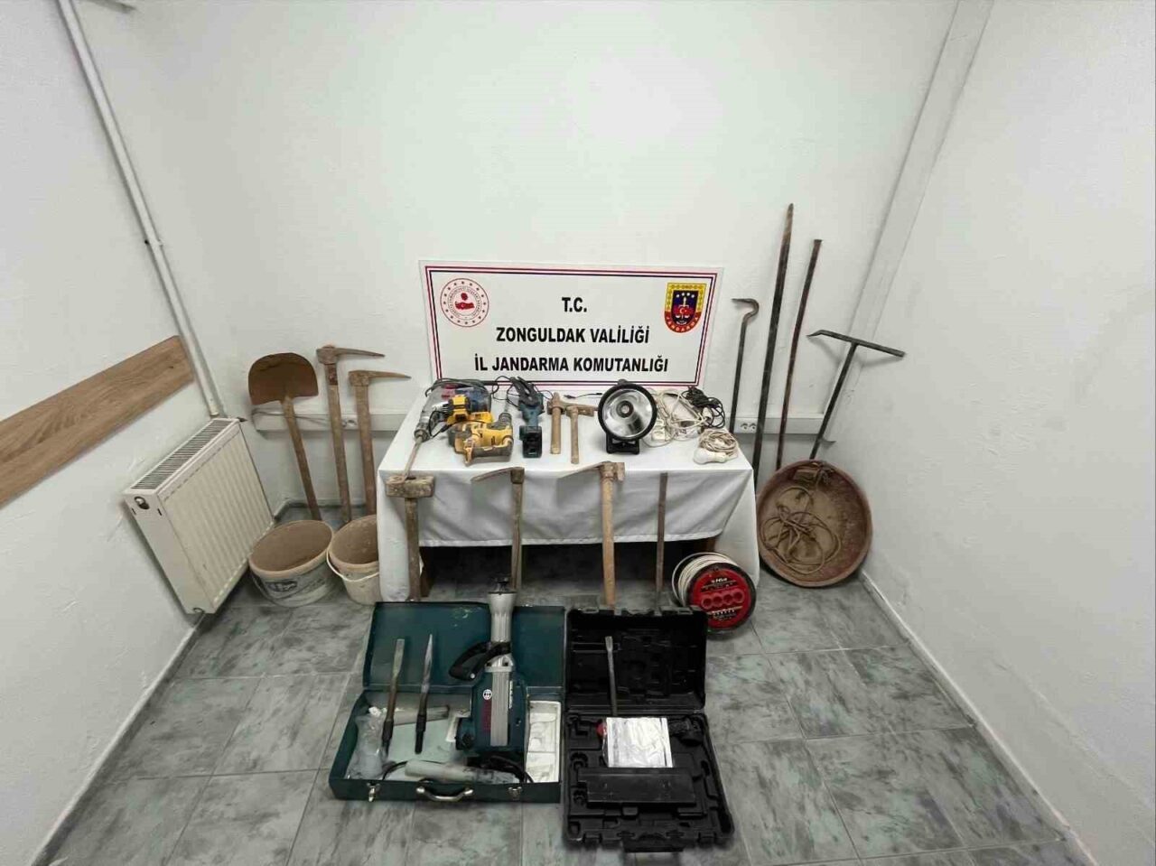 Çaycuma’da kaçak kazı yapan 5 kişi yakalandı