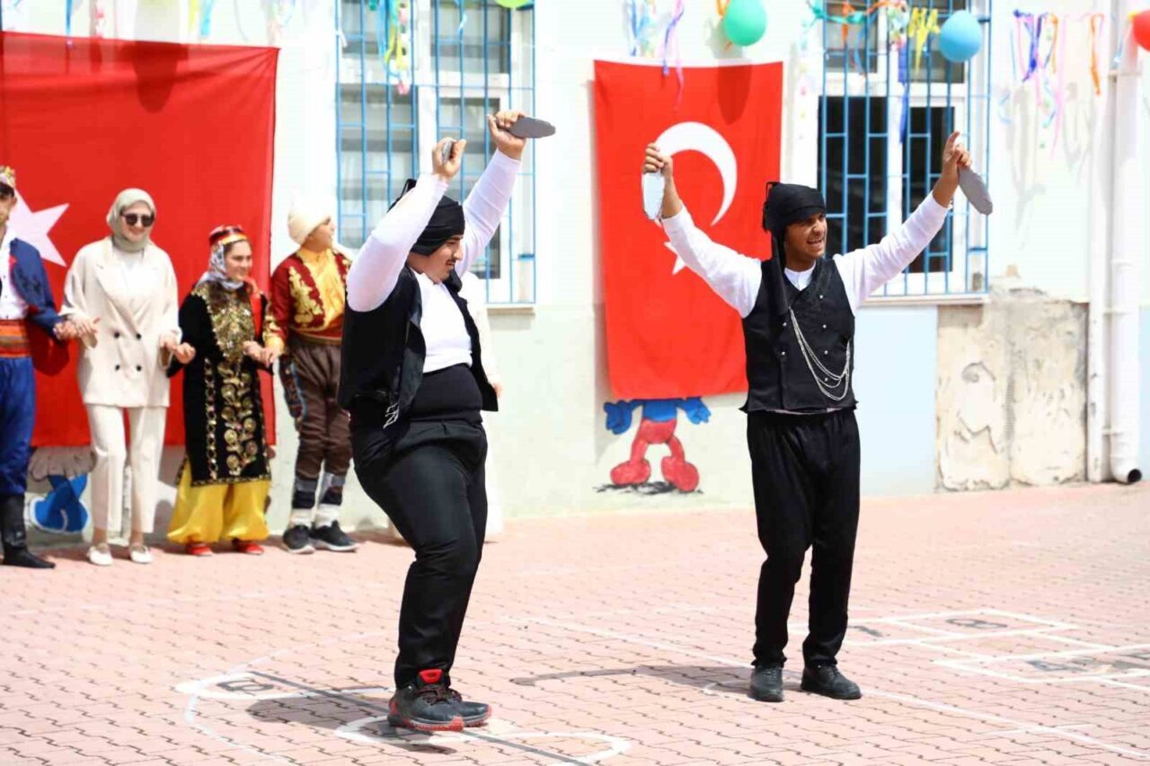 Çorum’da özel öğrencilerden duygusal gösteri