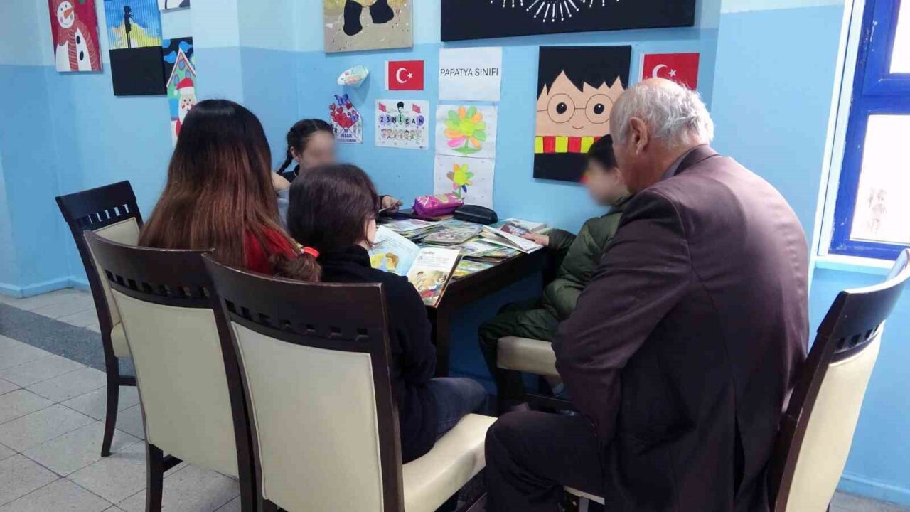 Emekli öğretmenden gönüllü eğitim desteği