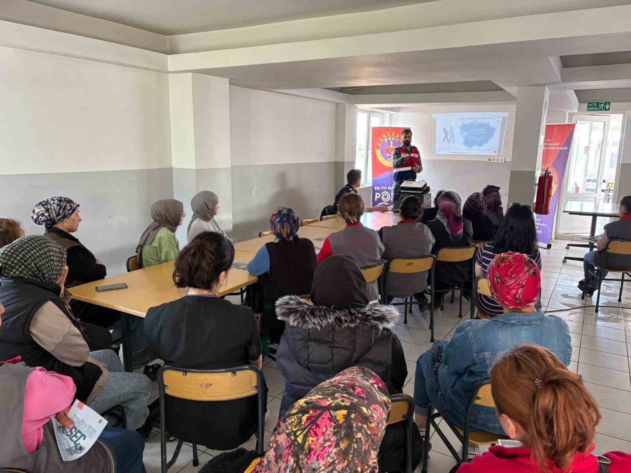 Gerze’de 104 anneye uyuşturucuyla mücadele eğitimi