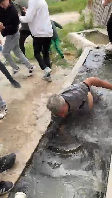 Hıdırellez Bayramı’na gelmeyen vatandaş ‘su oluğuna’ atıldı