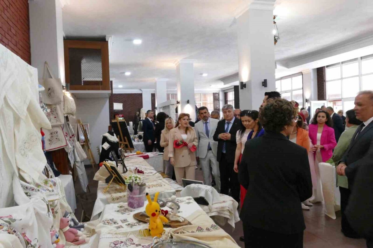 Kilimli Halk Eğitim Merkezi Müdürlüğü’nden yıl sonu sergisi