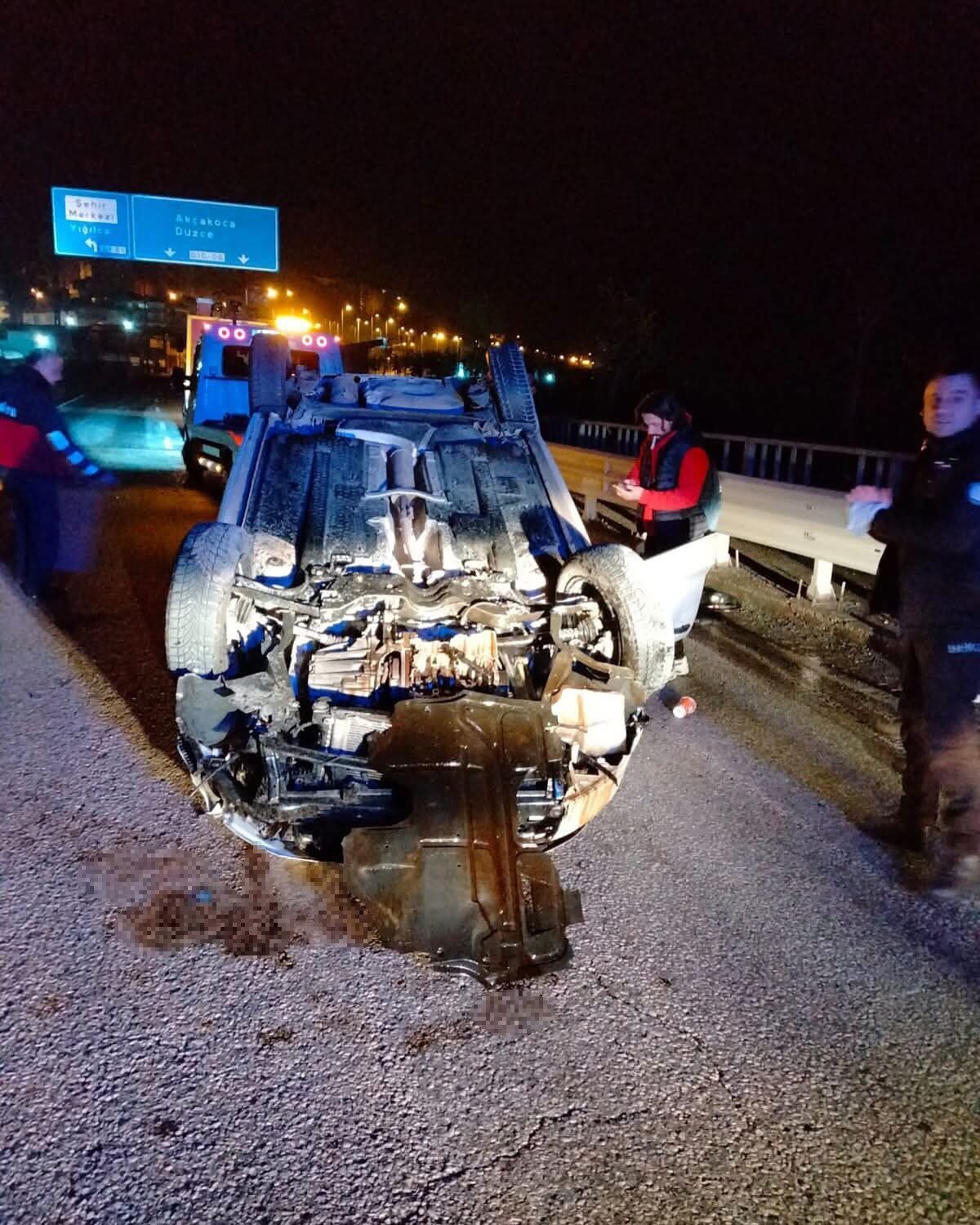 Otomobil köprü üzerinde takla attı, sürücü yara almadan kurtuldu