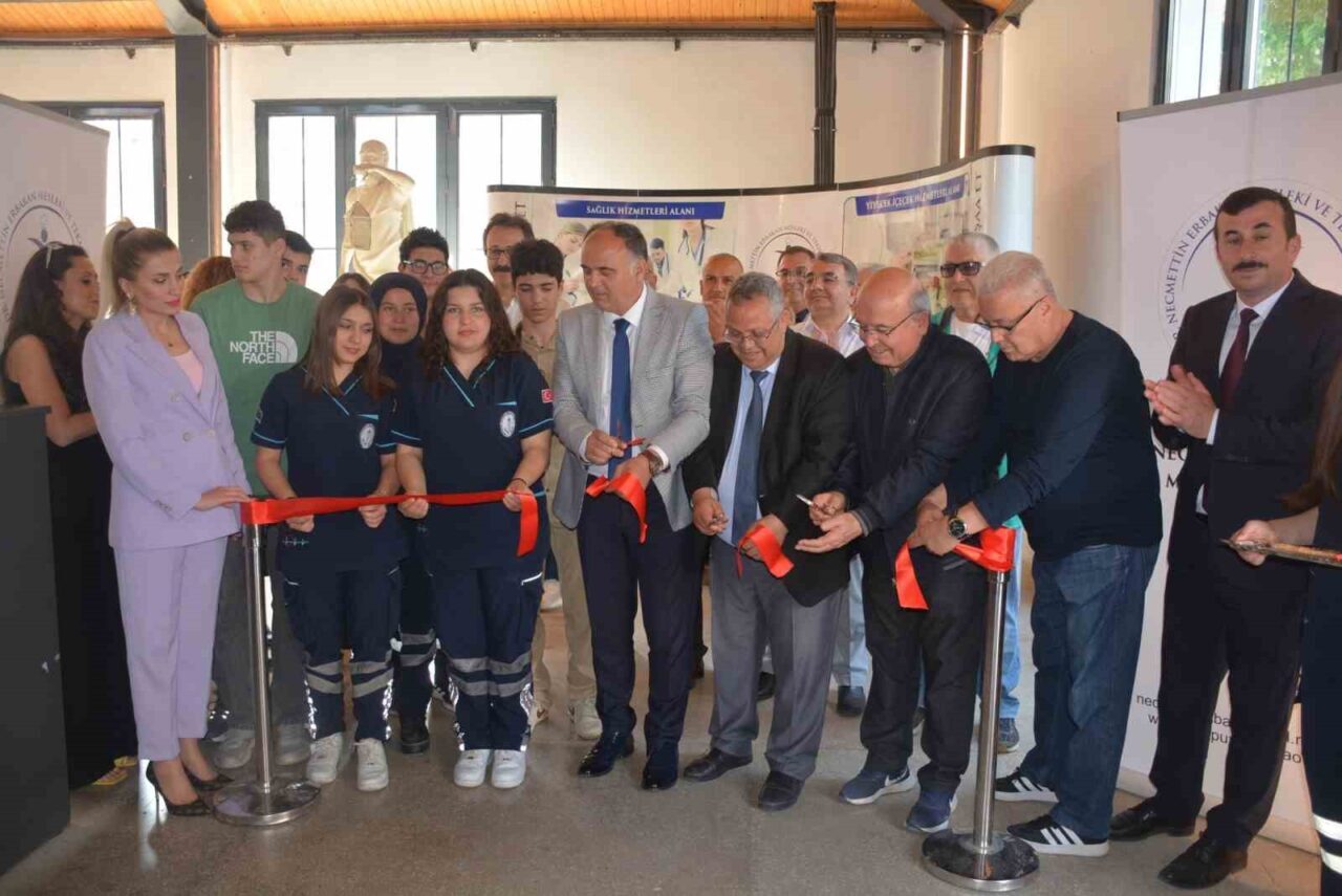 Sinop’ta liseli öğrencilerden yıl sonu sergisi