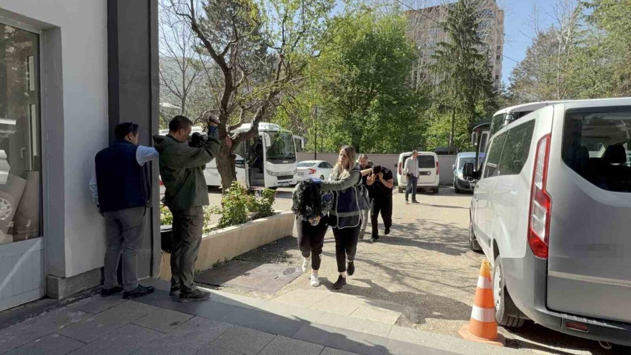 Tokat’ta çalıntı ve change araç operasyonunda 8 tutuklama