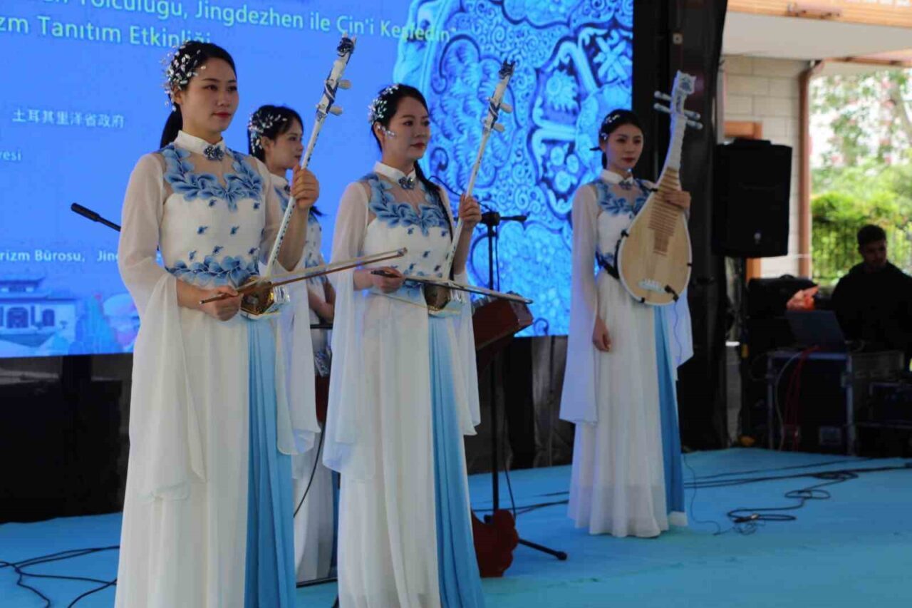 Türkiye ve Çin’in çay kültürü Rize’de buluştu