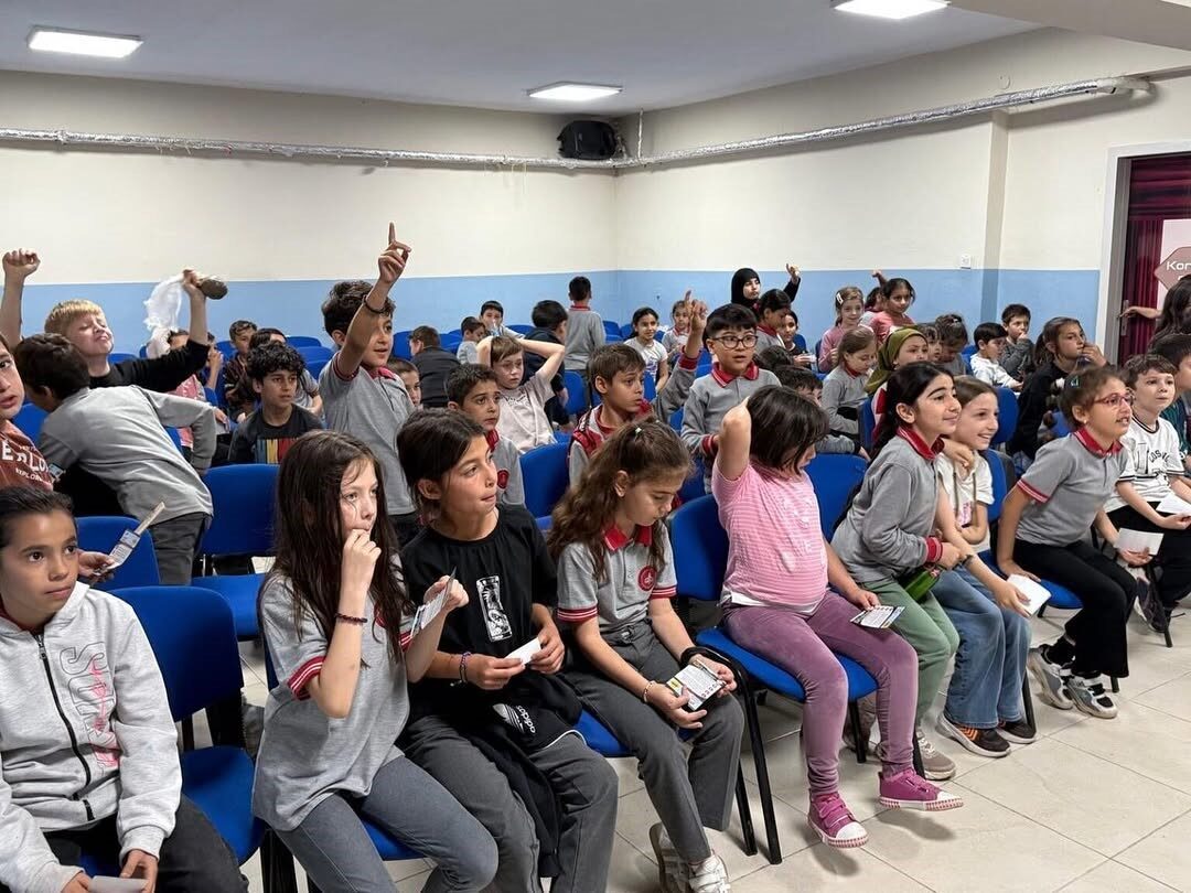 Üniversite öğrencileri miniklere trafik bilinci aşıladı