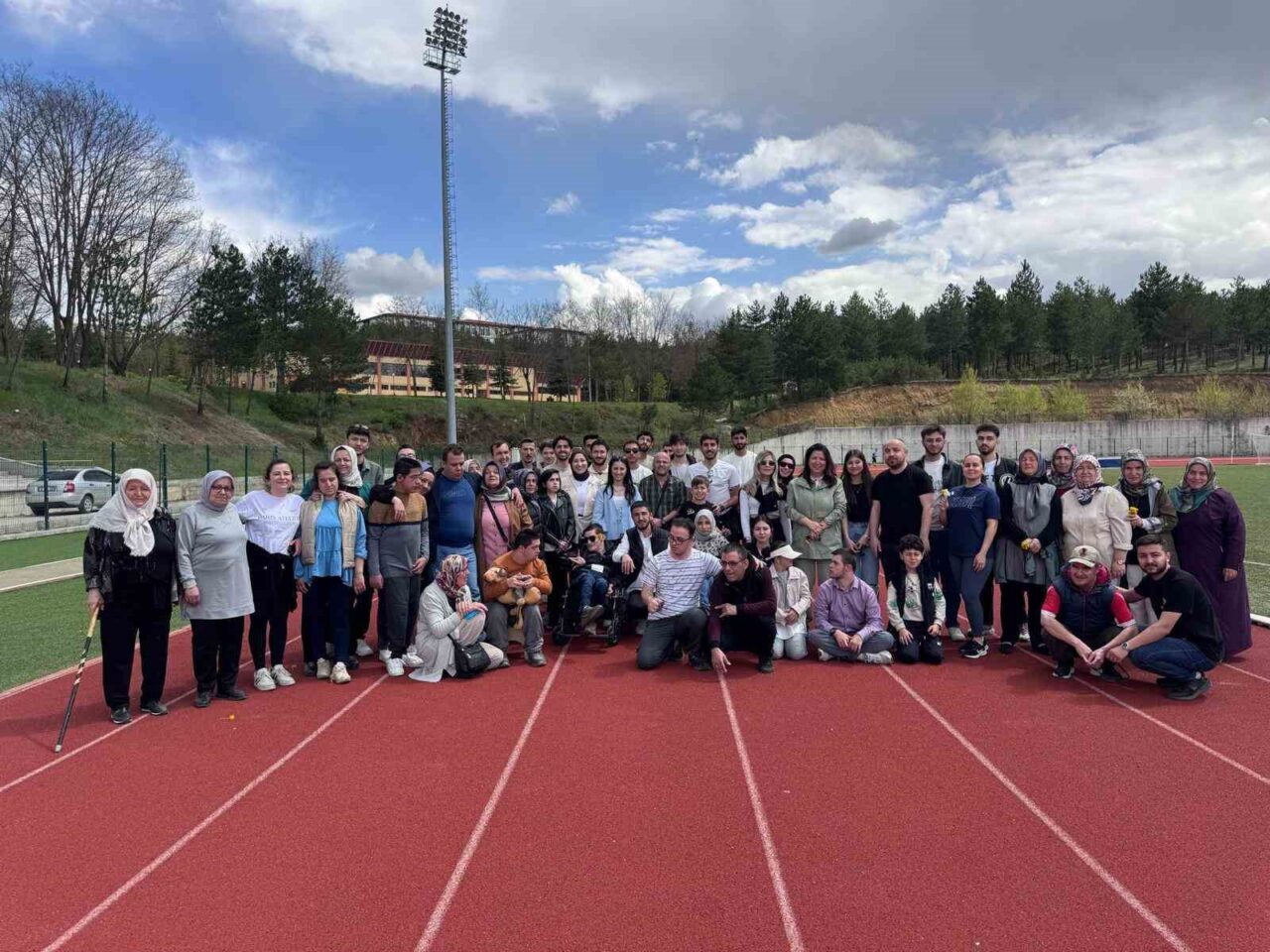 Üniversite öğrencilerinden engelliler için farkındalık yürüyüşü