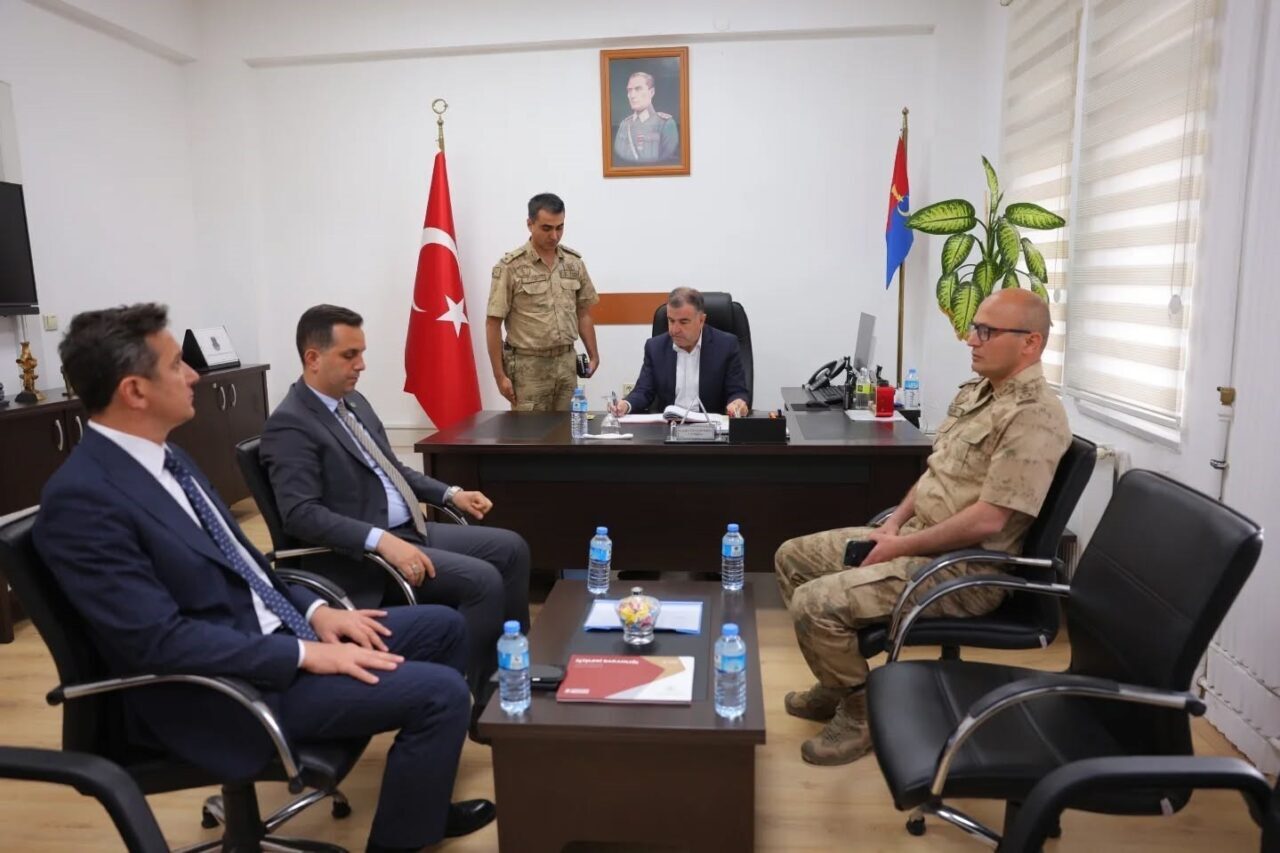 Vali Eldivan Demirözü’nde jandarma personeliyle bir araya geldi