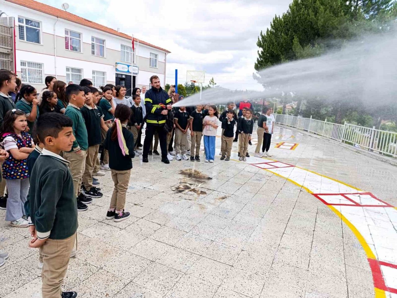 Alaca Belediyesi’nden miniklere yangın eğitimi