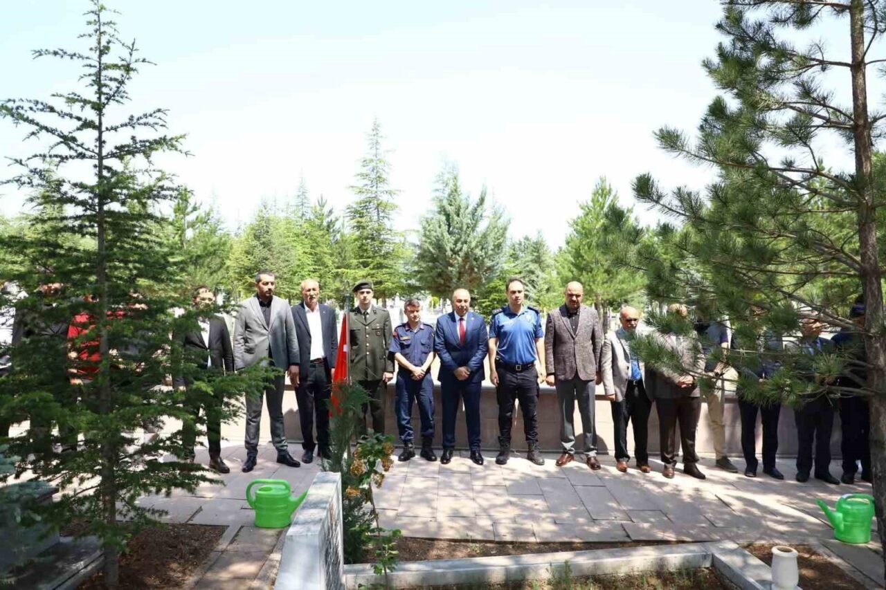 Alaca protokolü bayramda şehitleri unutmadı