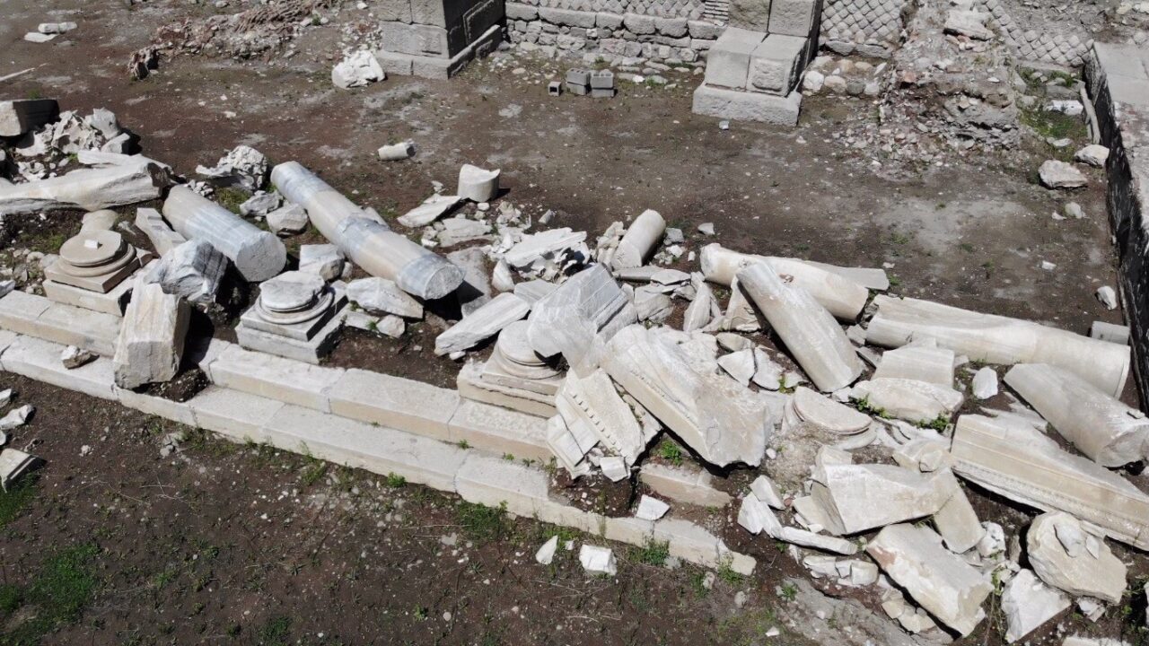 Antik dönemdeki depremin izleri bin 600 yıl sonra siliniyor