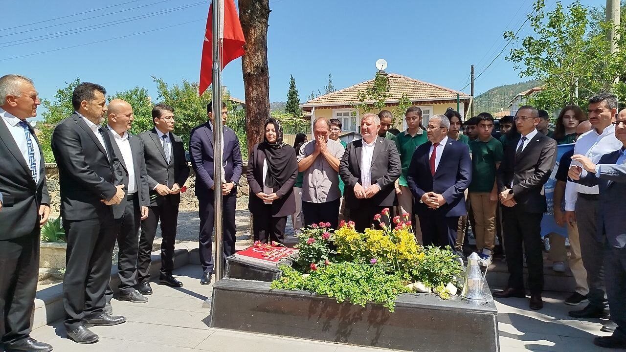 Aybüke öğretmen şehadetinin 8. yıl dönümünde dualarla anıldı
