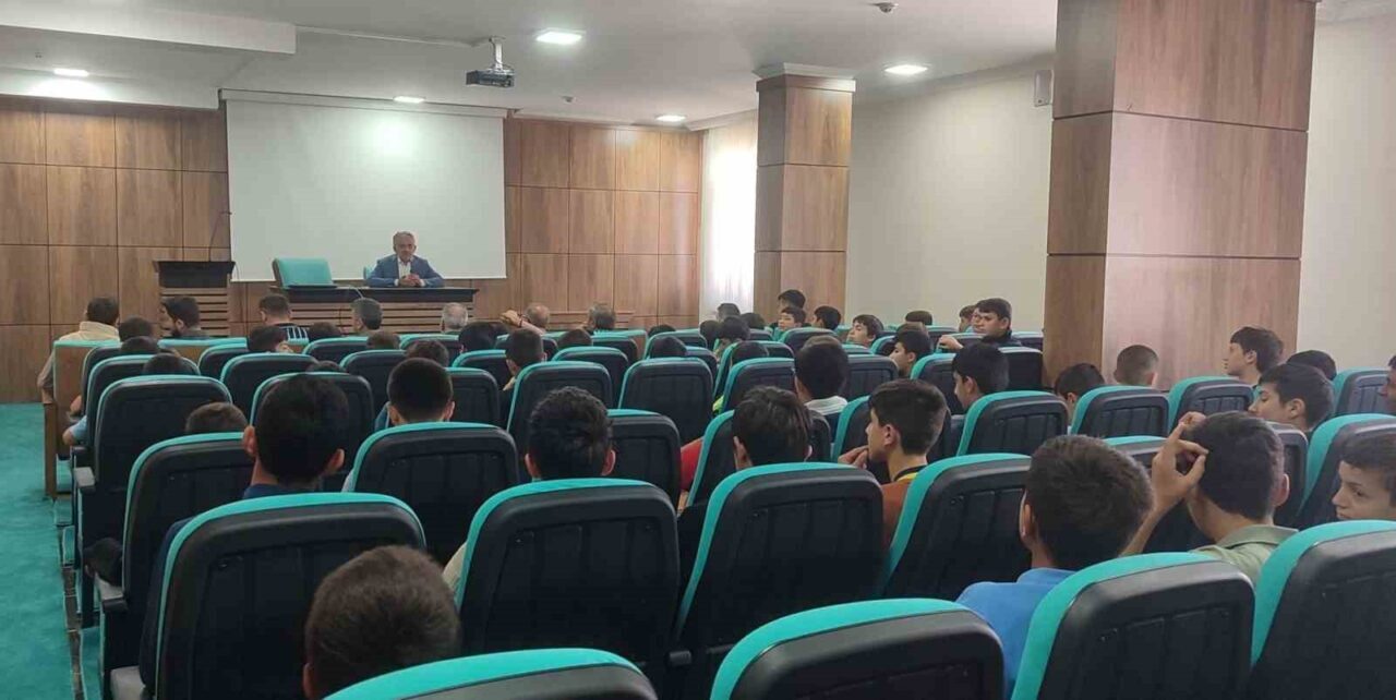 Bayburt’ta hafızlık tespit sınavına girecek öğrencilere yönelik söyleşi düzenlendi