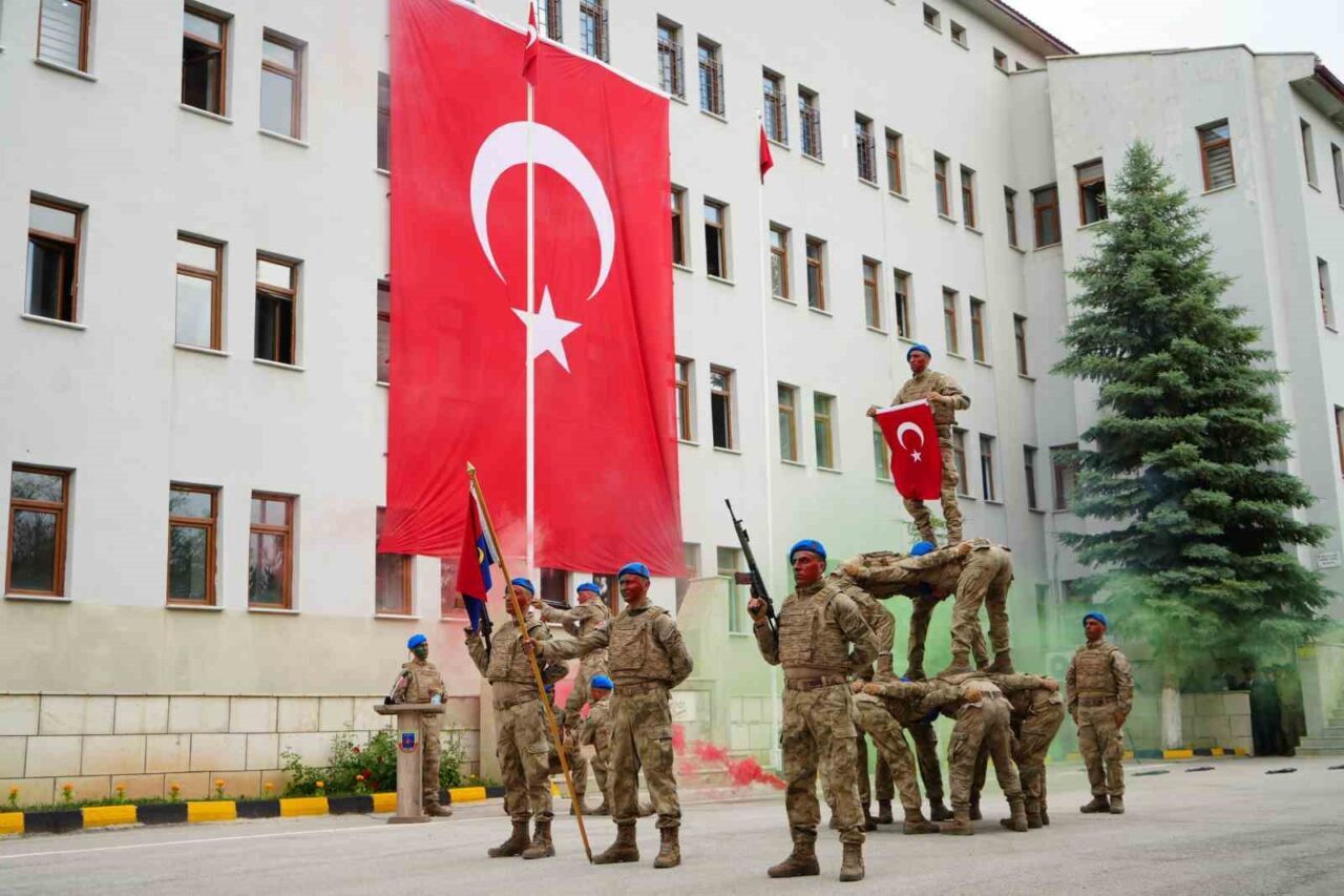 Bayburt’ta jandarmanın 186’ncı yılı coşkuyla kutlandı: Tüfekli hareketler gösterisi nefes kesti