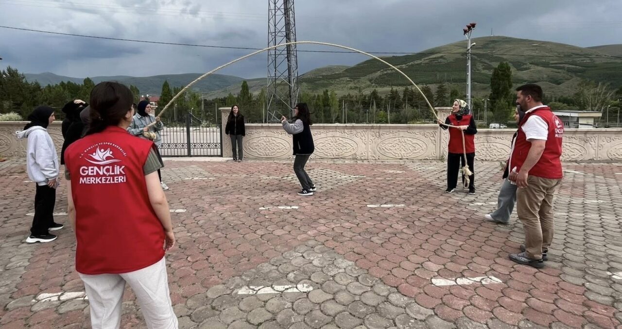 Bayburt’ta lise öğrencilerine yönelik yıl sonu şenliği düzenlendi