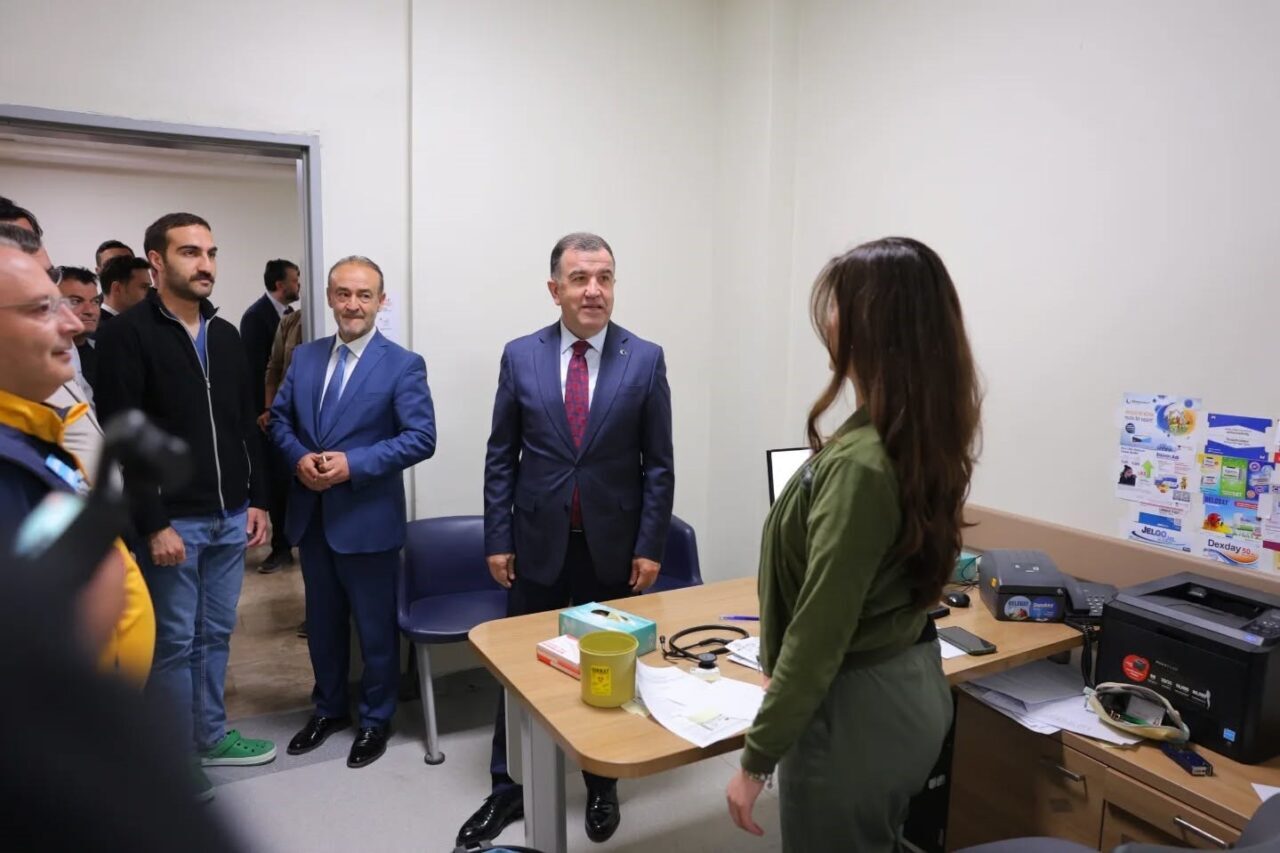 Bayburt’ta sağlık çalışanlarının bayramı kutlandı