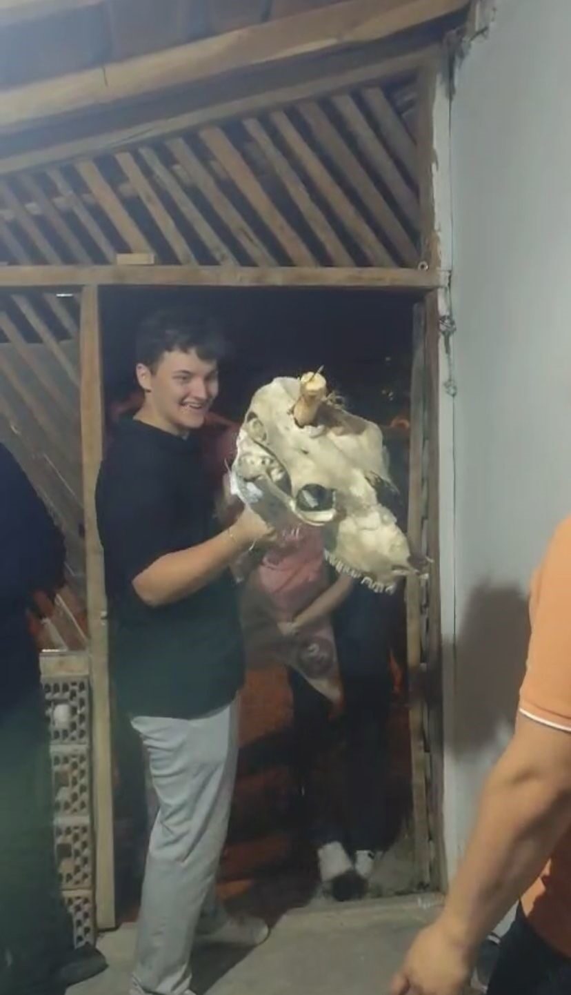 Bolu’da 100 yıllık bayram geleneği: Deve kostümü ile kapı kapı dolaşıp para topluyorlar