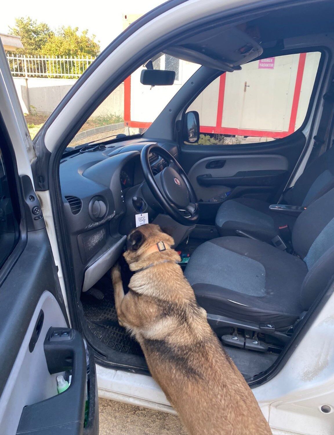 Bolu’da aracın gizli bölmesinden 102 gram kokain çıktı: 3 tutuklama