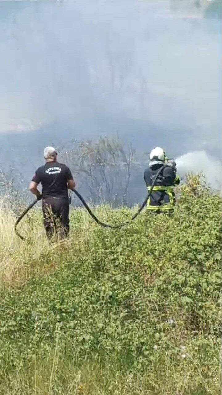Çaycuma’da örtü yangını korkuttu