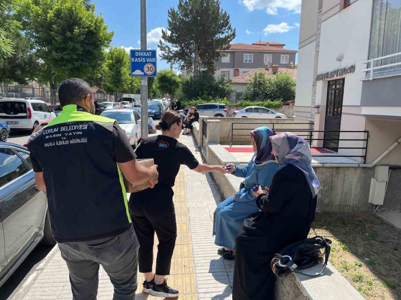 Çorum Belediyesi’nden YKS’ye giren adayların ailelerine dondurma ikramı