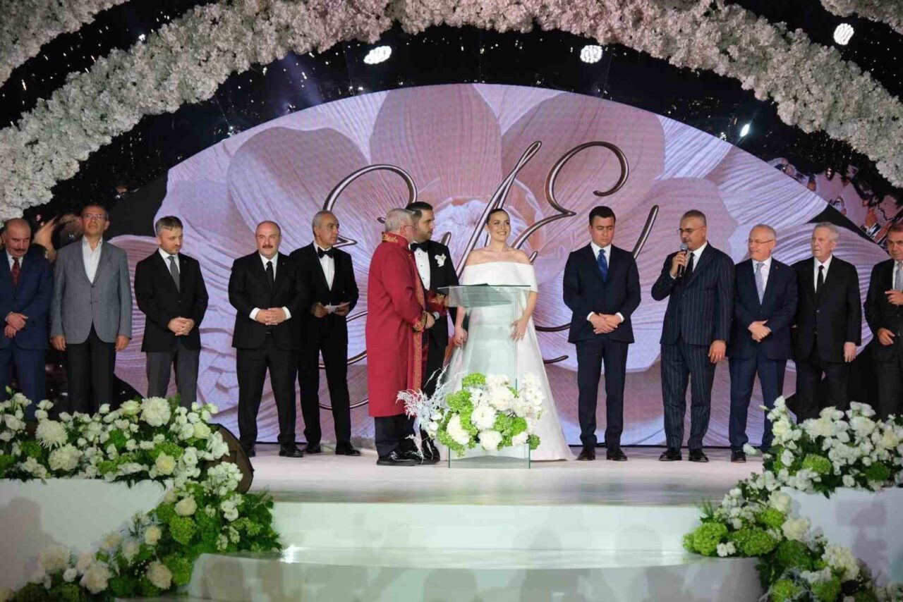 Çorum’daki düğün ünlüler geçidine sahne oldu