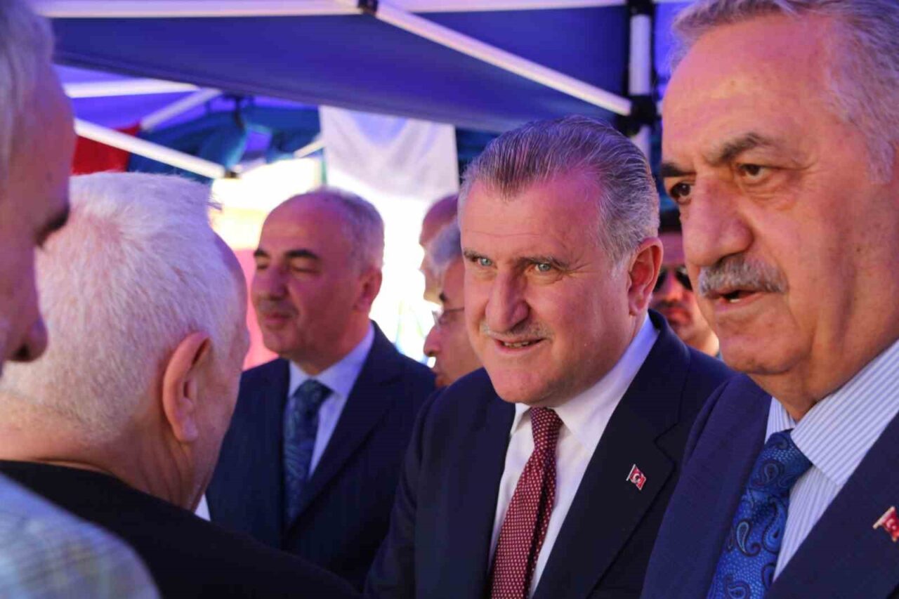 Gençlik ve Spor Bakanı Osman Aşkın Bak Rize’de bayramlaşma törenine katıldı