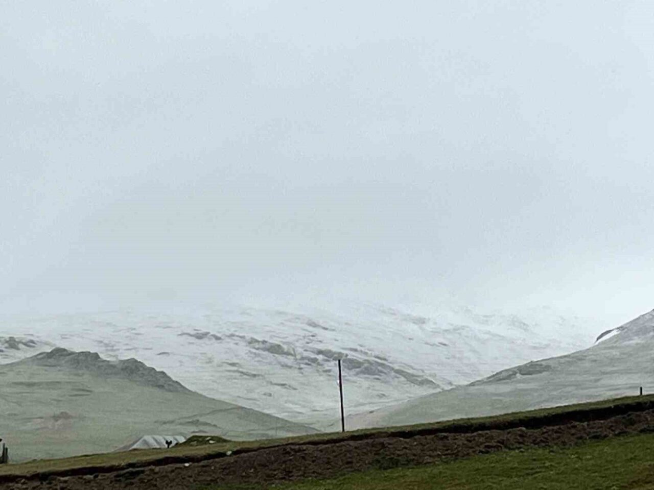 Gümüşhane’nin zirveleri Haziran ayında beyaza büründü