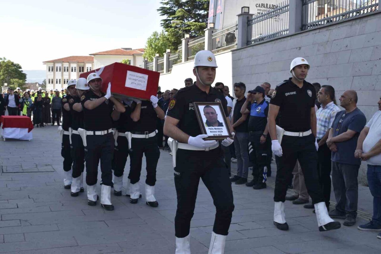 Hayatını kaybeden polis memuru törenle memleketine yolcu edildi