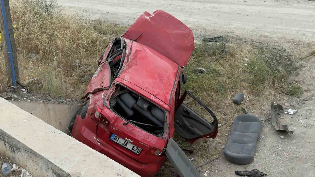 Hurdaya dönen otomobilden sağ kurtuldu