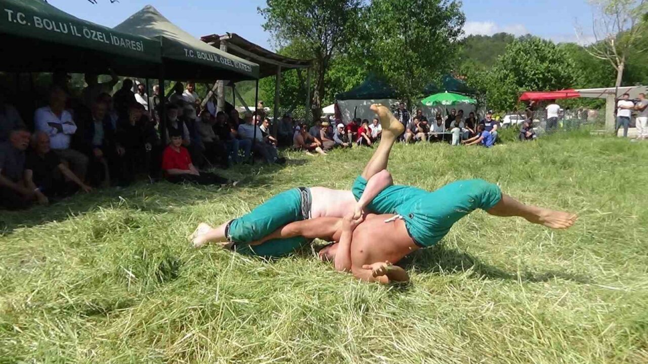 Karakucak Güreşleri renkli görüntülere sahne oldu