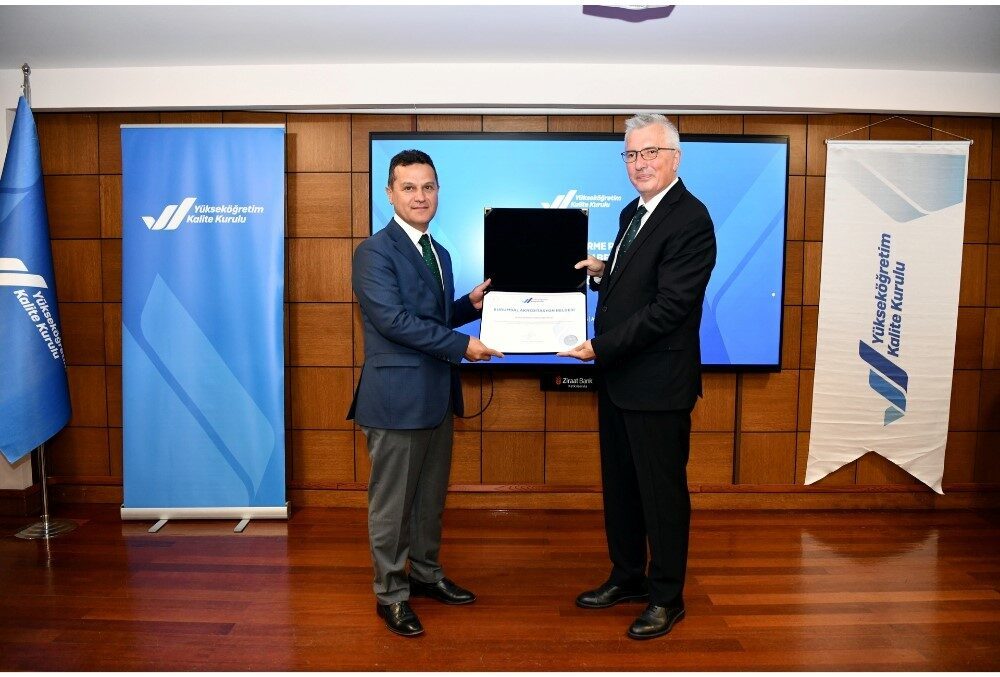 Kastamonu Üniversitesi, kurumsal akreditasyon belgesini törenle aldı