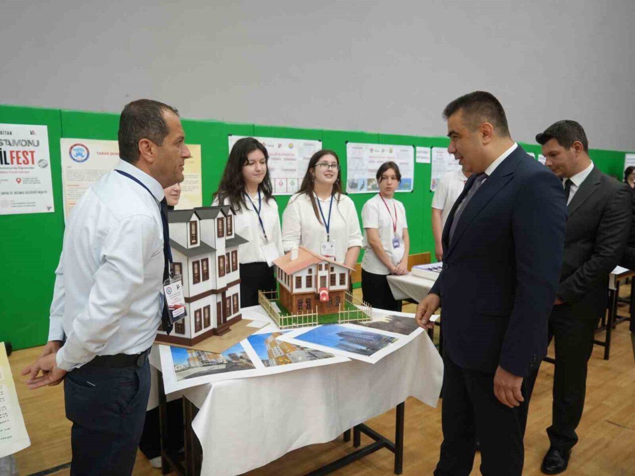 Kastamonu’da öğrencilerin projeleri festivalde sergilendi