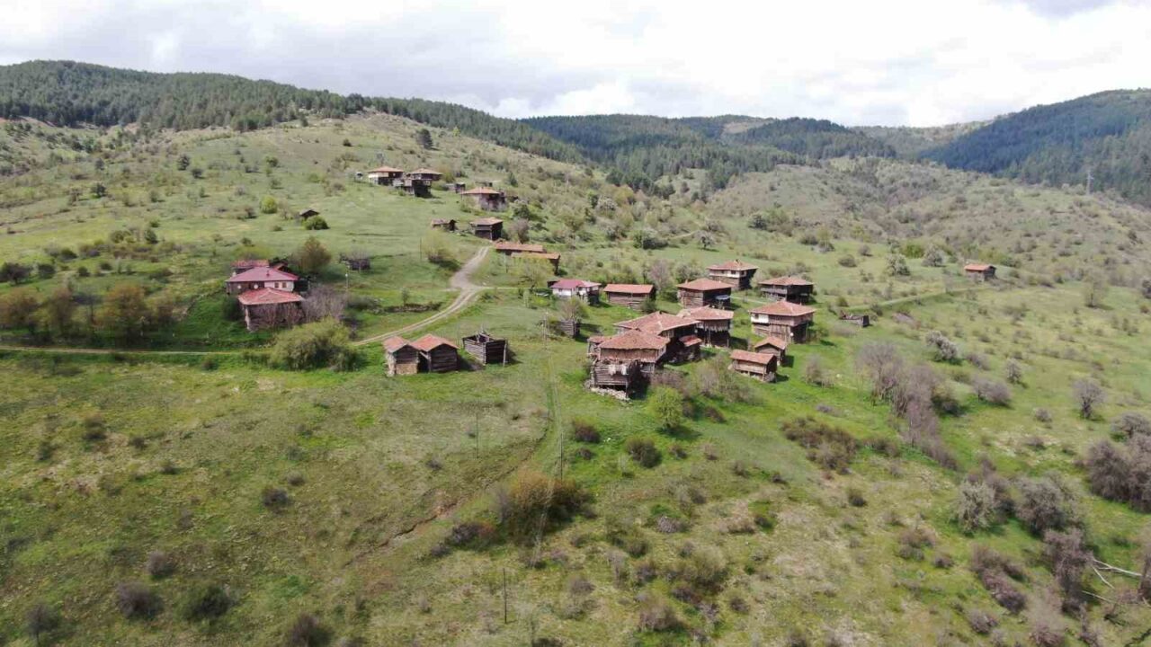 Kastamonu’nun tarihi köy evlerinin mimarisi, doğal güzelliğiyle büyülüyor