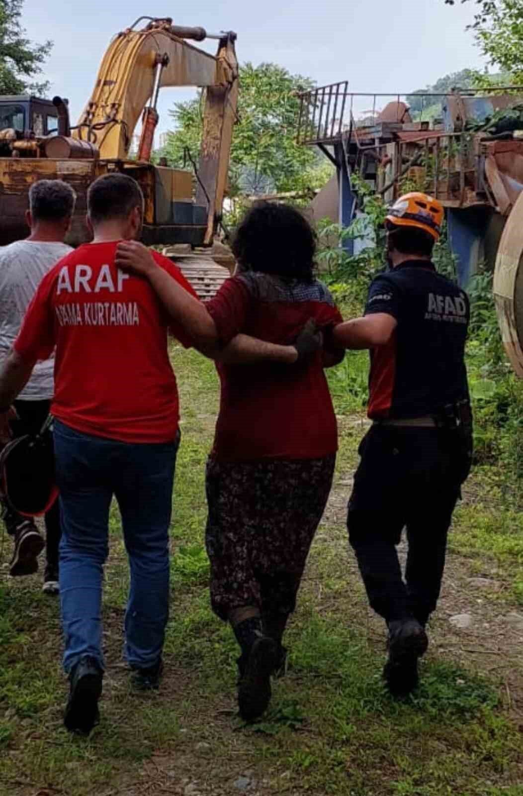 Kendisinden haber alınmayan kadın, arama ekipleri tarafından bulundu