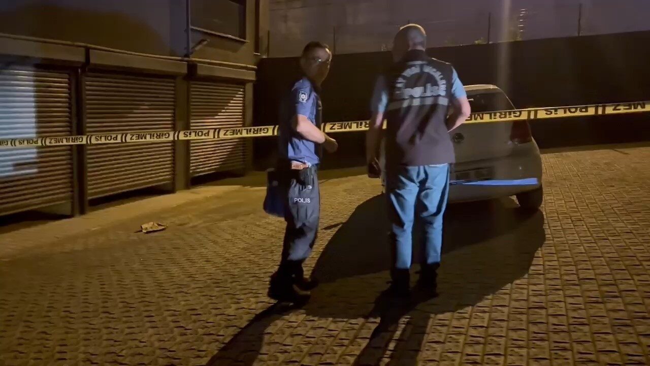 Kendisine beyzbol sopası ile saldıran kişiyi silahla yaraladı