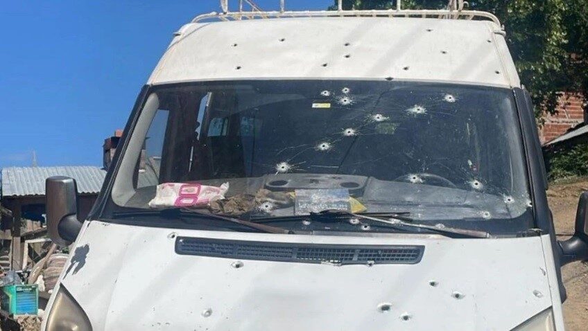 Park halindeki minibüse kurşun yapdırdılar