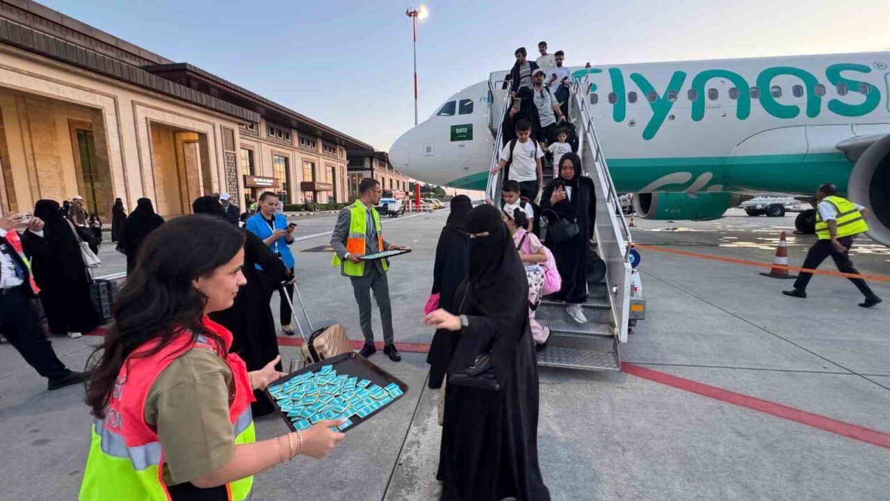 Riyad’dan Rize’ye gerçekleşen ilk uçuş için karşılama töreni düzenlendi
