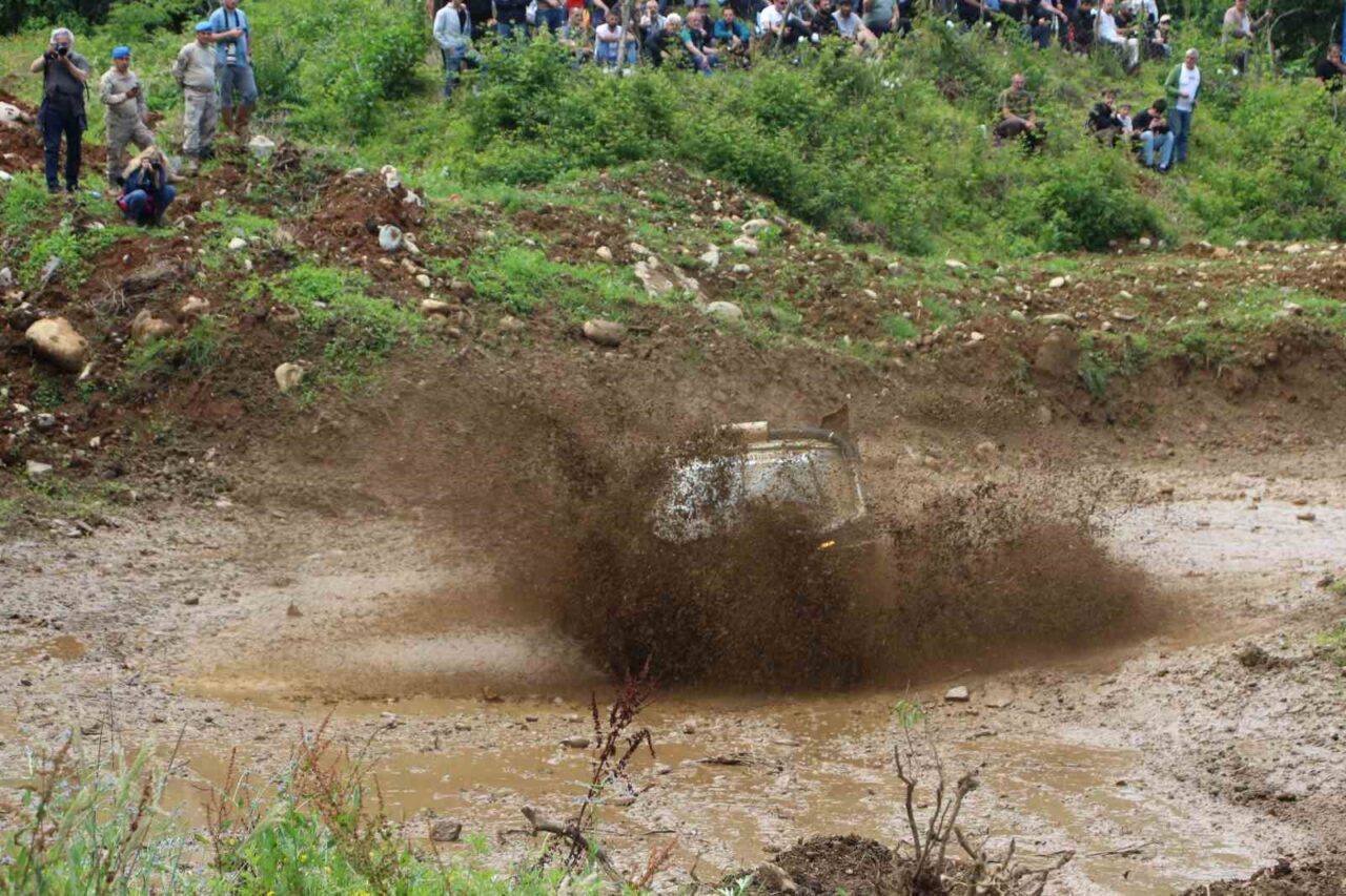 Rize’de Off-Road yarışları nefesleri kesti