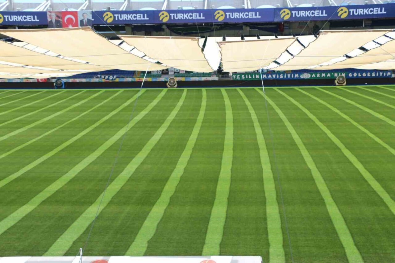 Rizespor stadında çimlere brandalı önlem