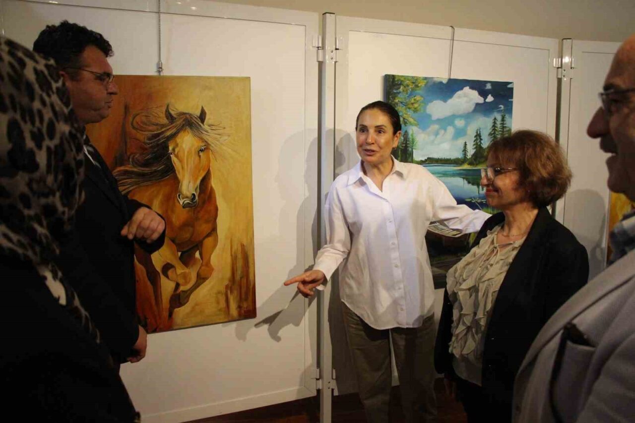 Ruh sağlığı hastalarının el emeği göz nuru eserleri sergilendi