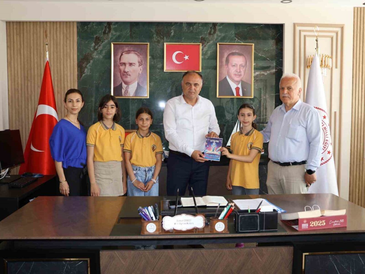 Sinop’ta ilkokul öğrencilerinin uzay yolculuğu: Hikayelerini kitaplaştırıp sunum yaptılar