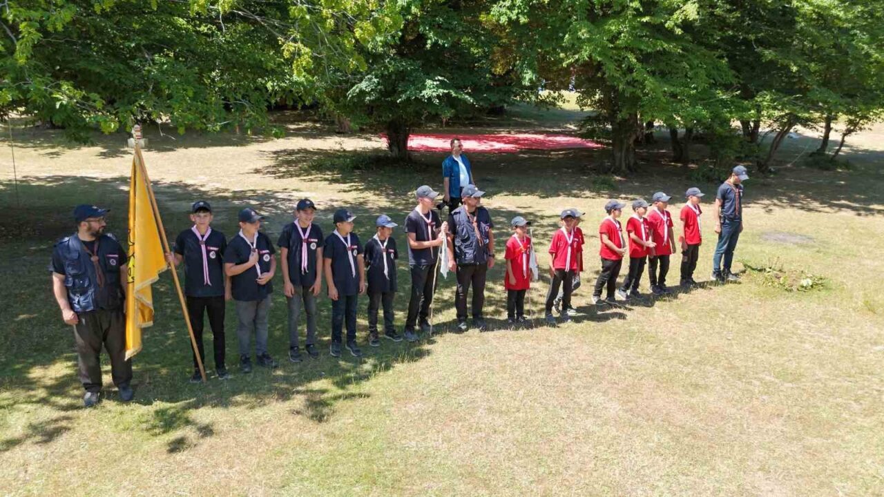Sinop’ta izcilik kampı bayrak töreni