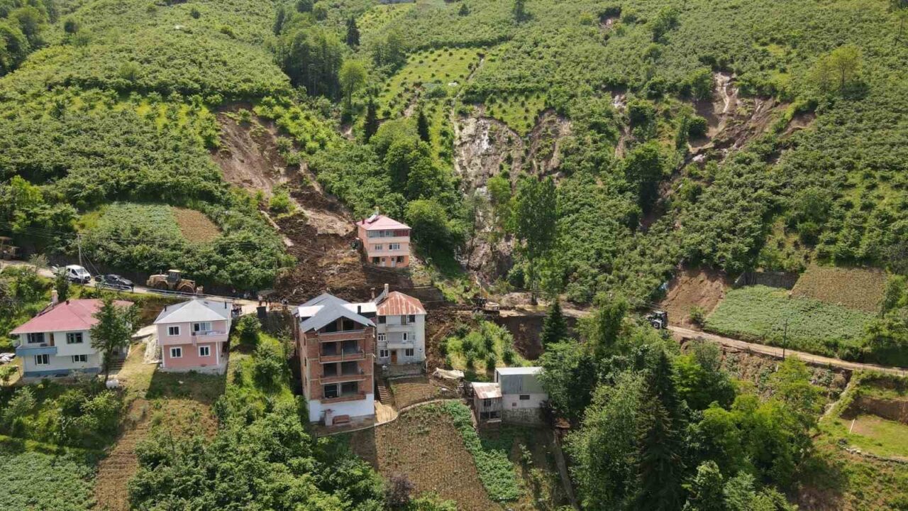 Trabzon’da heyelan: 5 ev tehlike altında