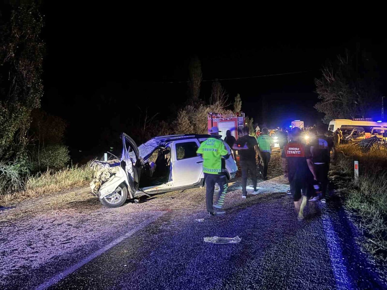 Traktör römorkuna çarpan cip hurdaya döndü: 2’si ağır 6 yaralı