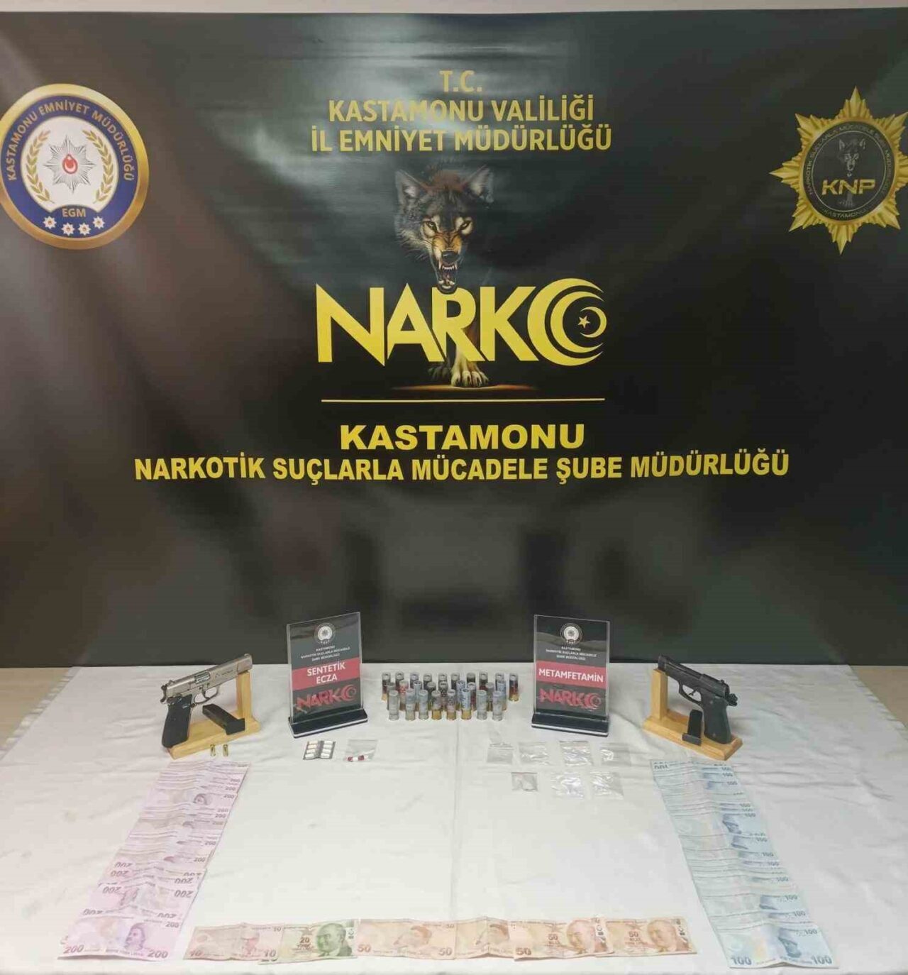 Yatağının altındaki uyuşturucuyla yakalanan sanığın yargılanmasına başlandı